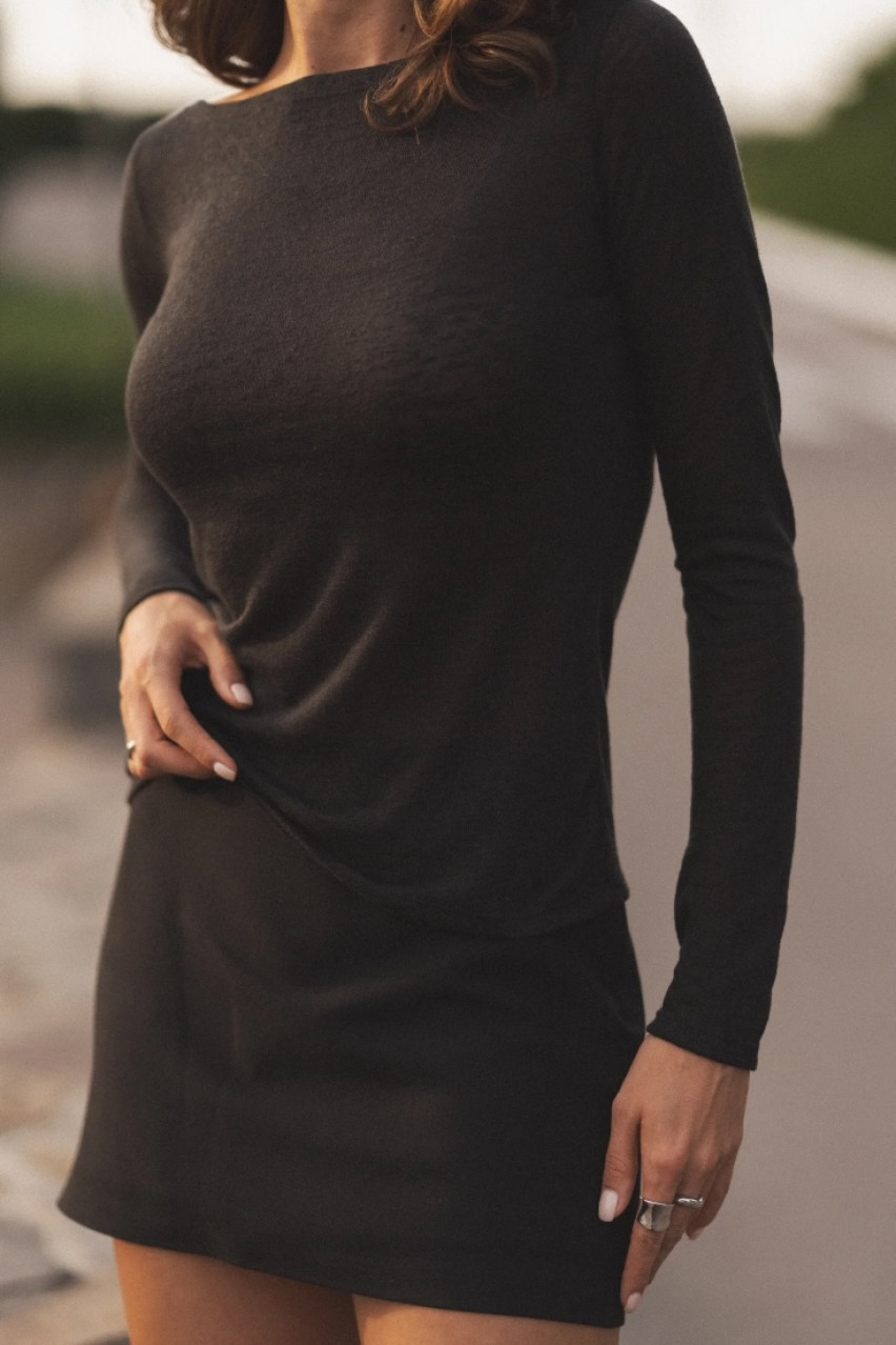 Чорний лонгслів LILCORNER