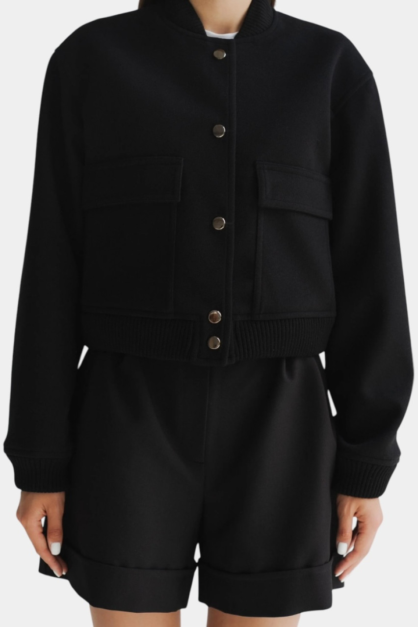 Чорний вкорочений бомбер на кнопках LILCORNER