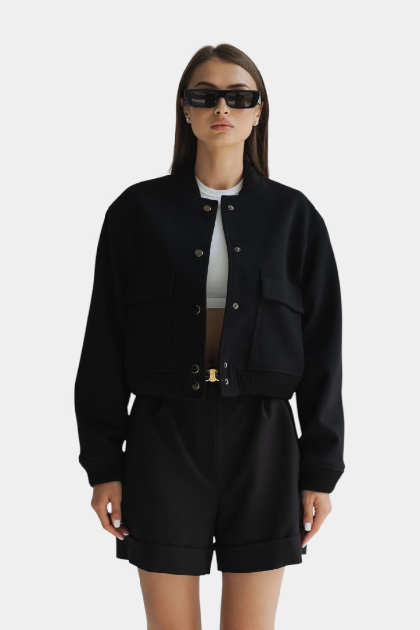 Чорний вкорочений бомбер на кнопках LILCORNER