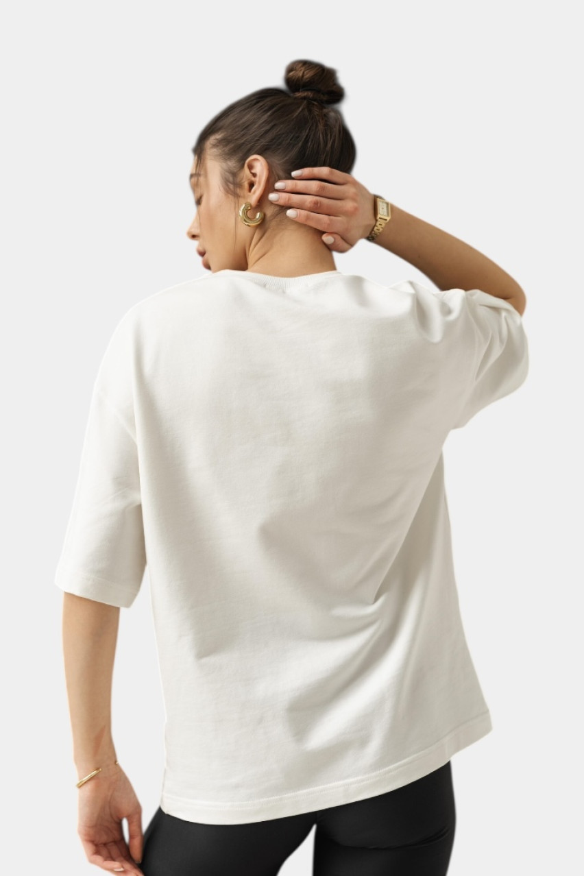 Молочна базова футболка з логотипом в тон LILCORNER