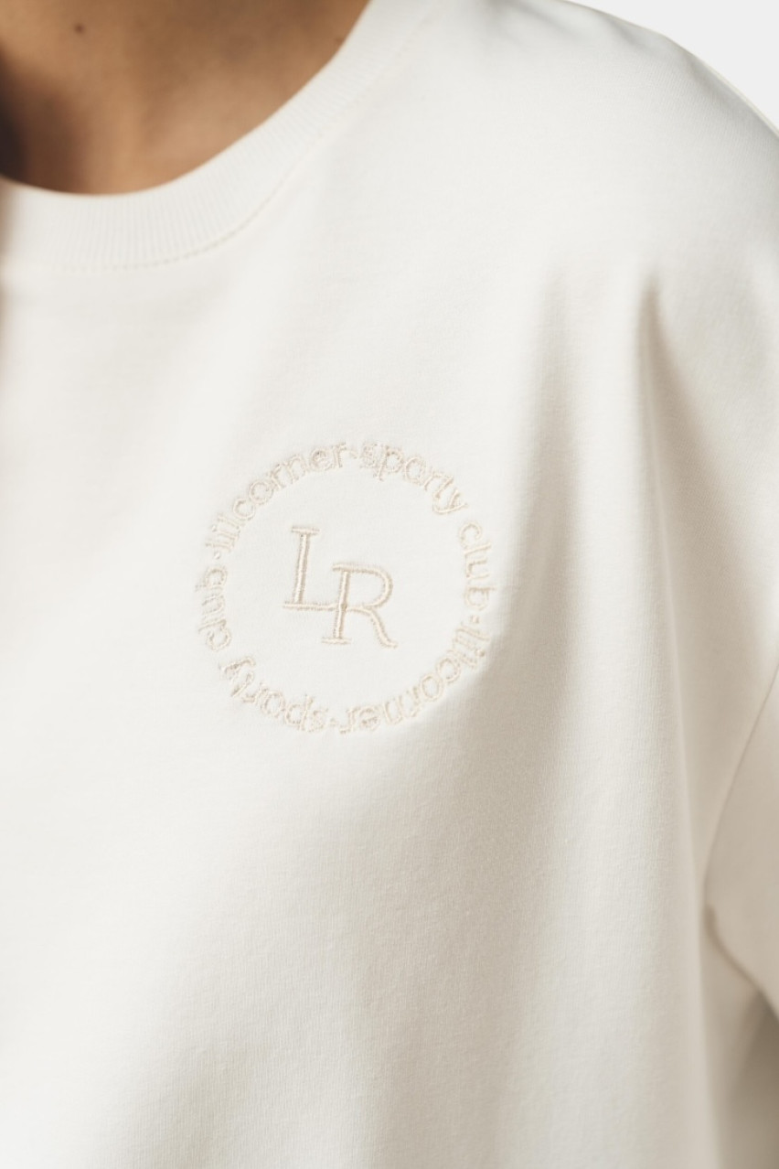 Молочна базова футболка з логотипом в тон LILCORNER