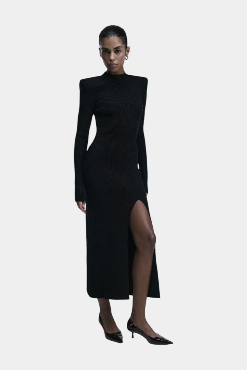 Черное вязаное макси платье с вырезом 143 LILI MAGER