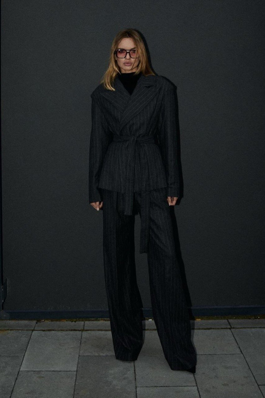 Серый жакет в полоску LUKAVA