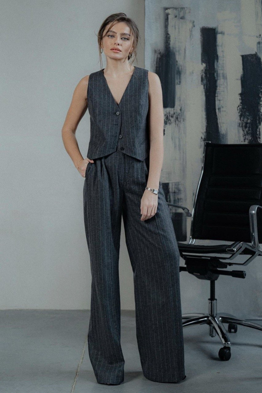 Серые брюки в полоску LUKAVA