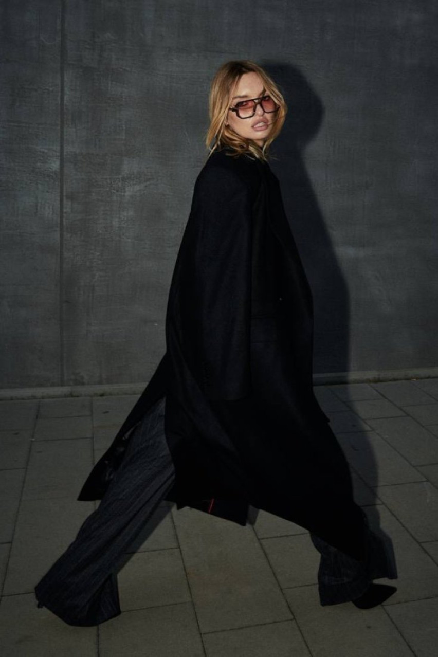 Чорне двобортне пальто LUKAVA