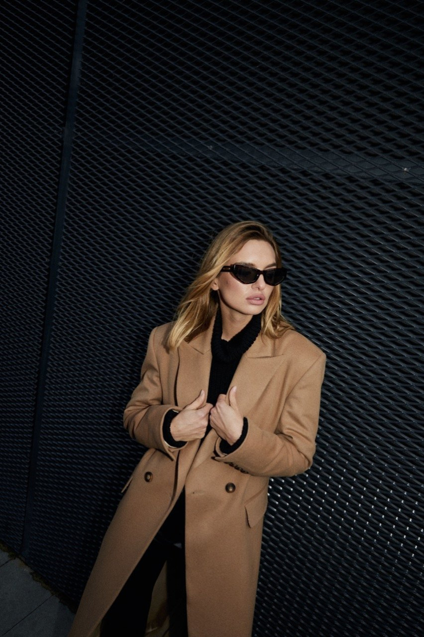 Бежевое двубортное пальто LUKAVA