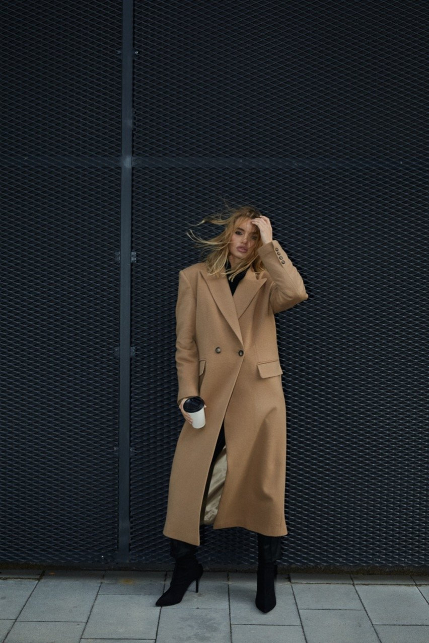 Бежевое двубортное пальто LUKAVA