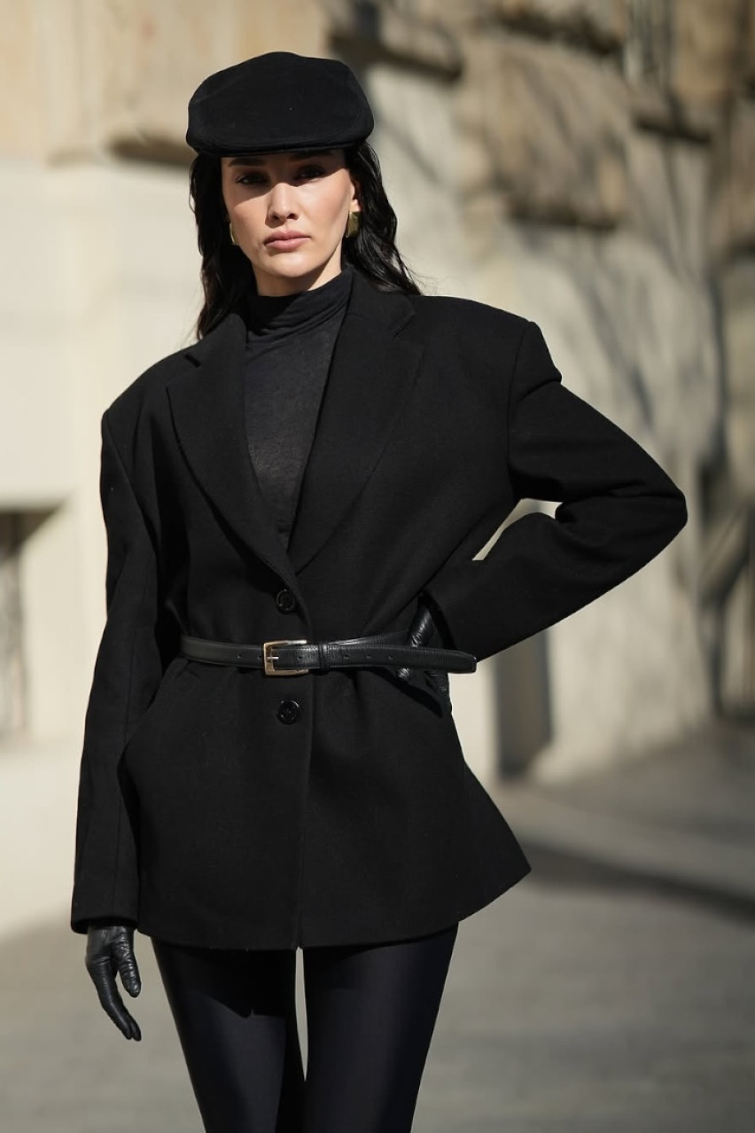 Чорне пальто Cropped LUKAVA