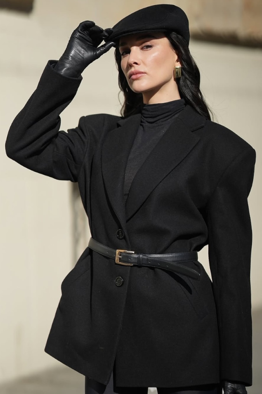 Чорне пальто Cropped LUKAVA