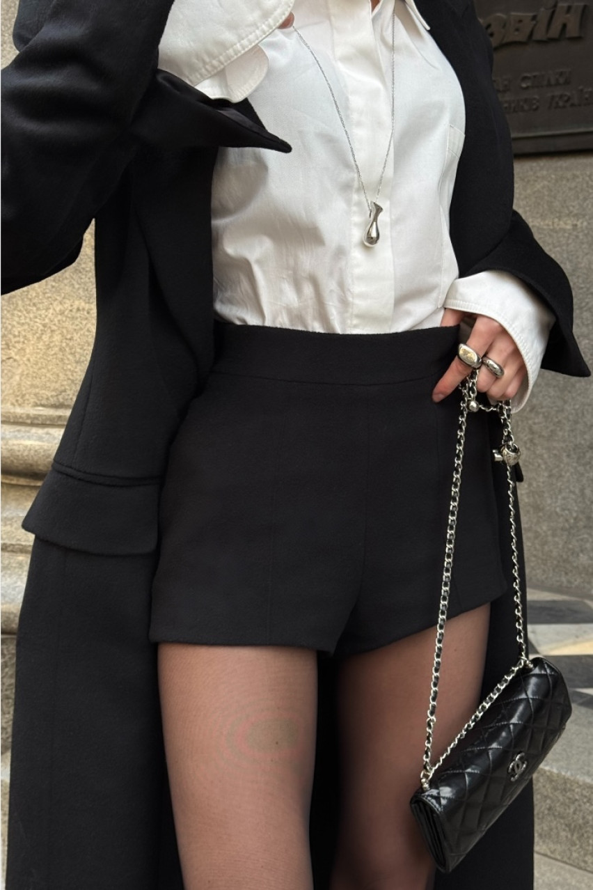 Черные минишорты LUKAVA