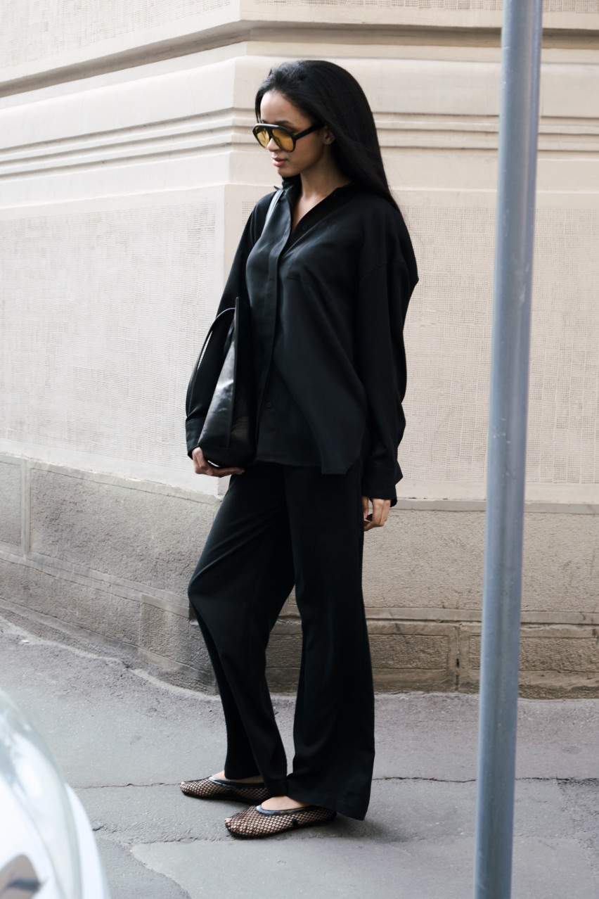 Чорні віскозні брюки LUKAVA