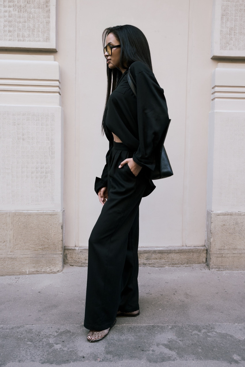 Чорні віскозні брюки LUKAVA