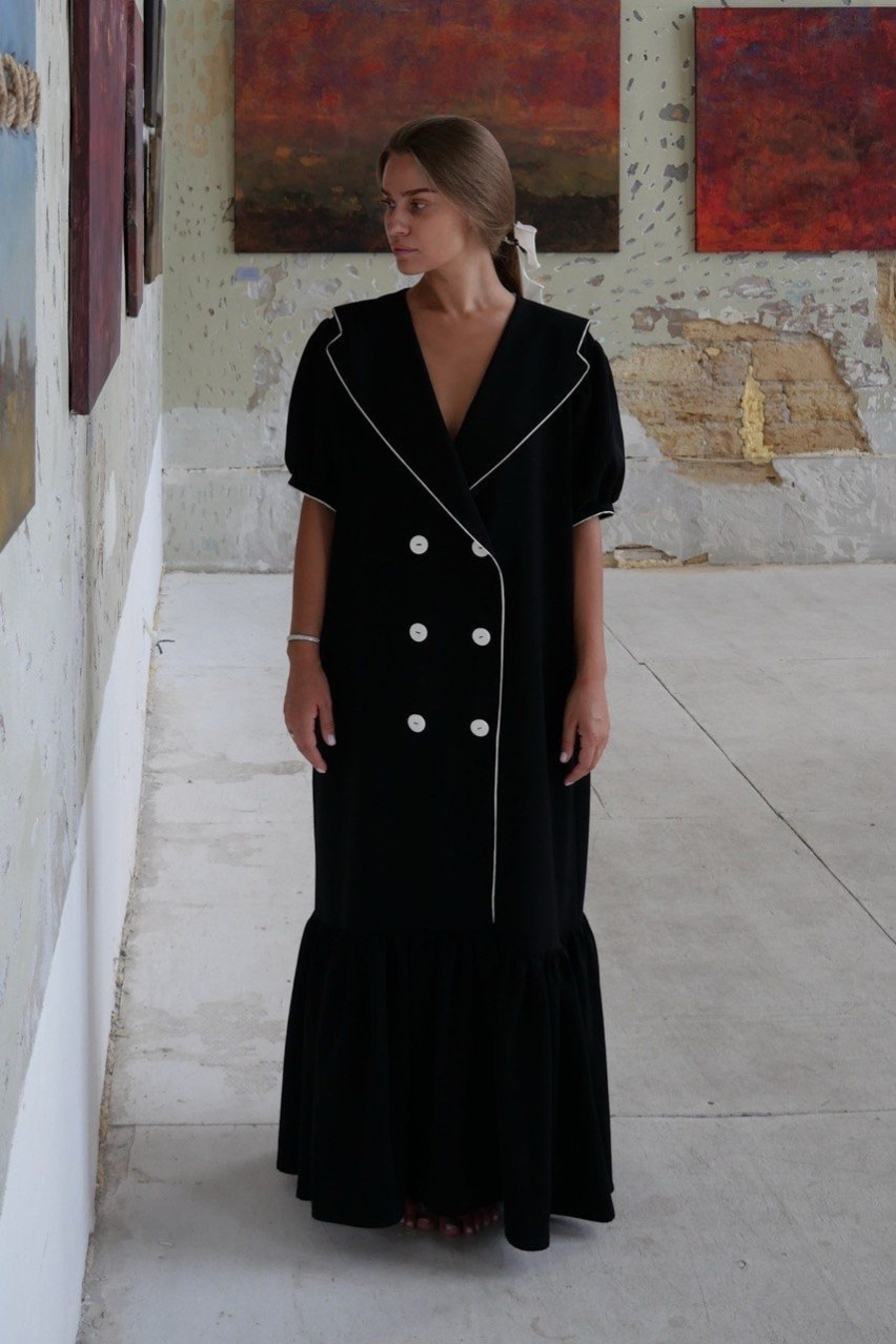 Черное максиплатье с поясом LIBERTY