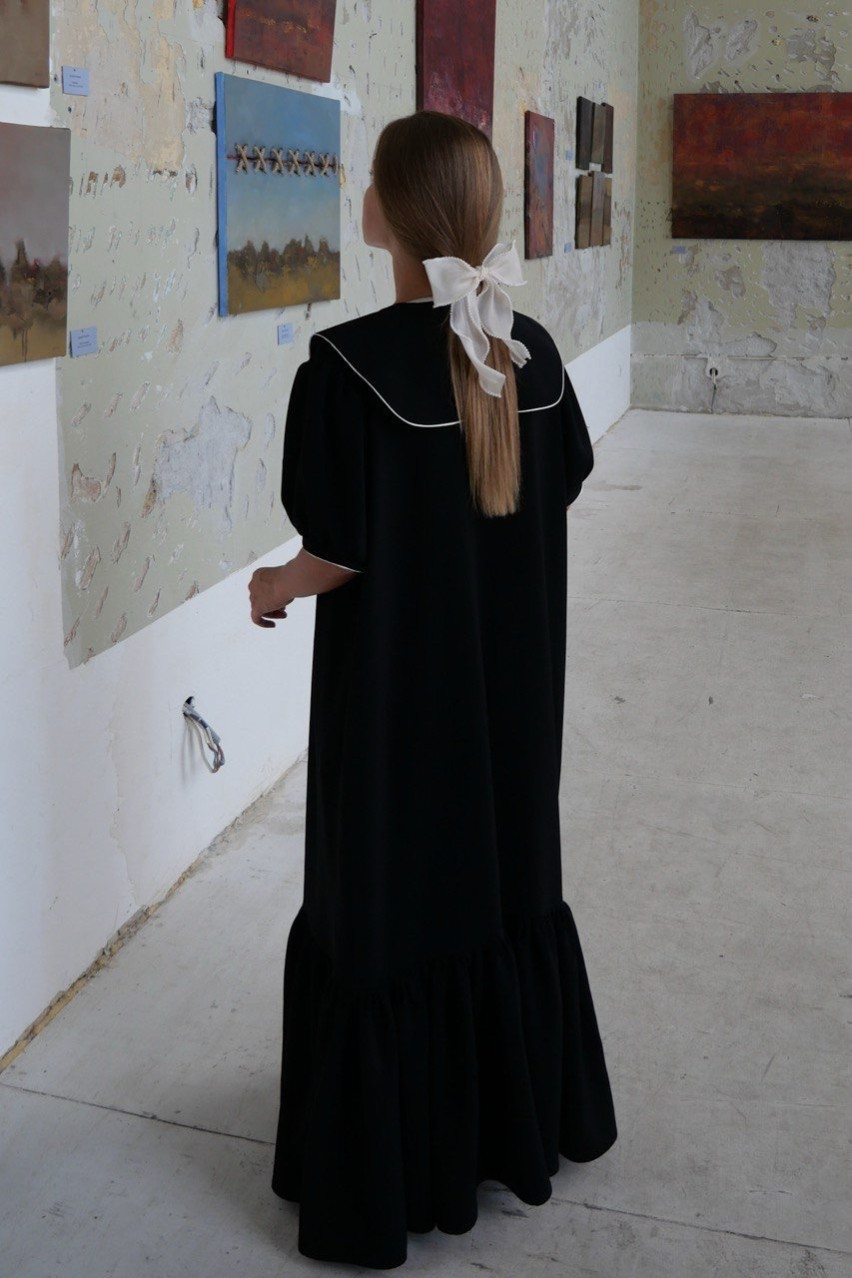 Черное максиплатье с поясом LIBERTY