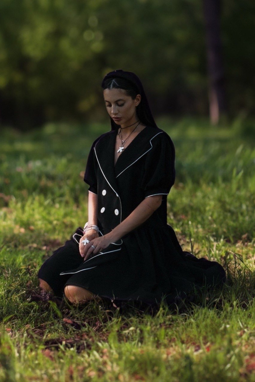 Черное миниплатье с поясом LIBERTY