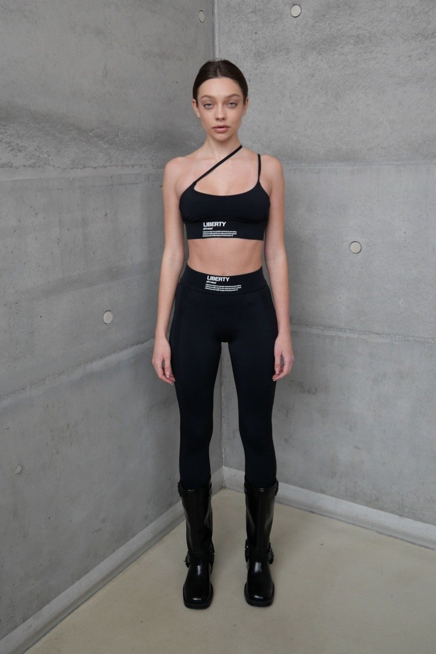 Чёрный спортивный комплект Liberty