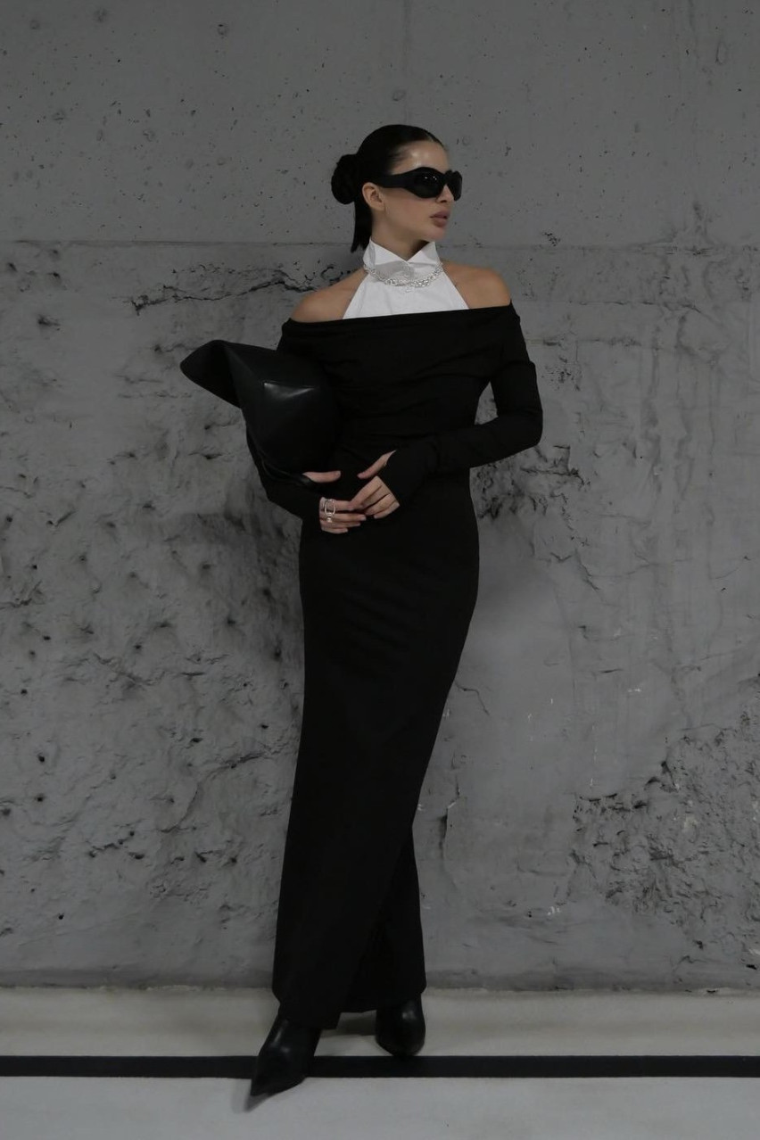 Чорна сукня максі з відкритими плечима LIBERTY