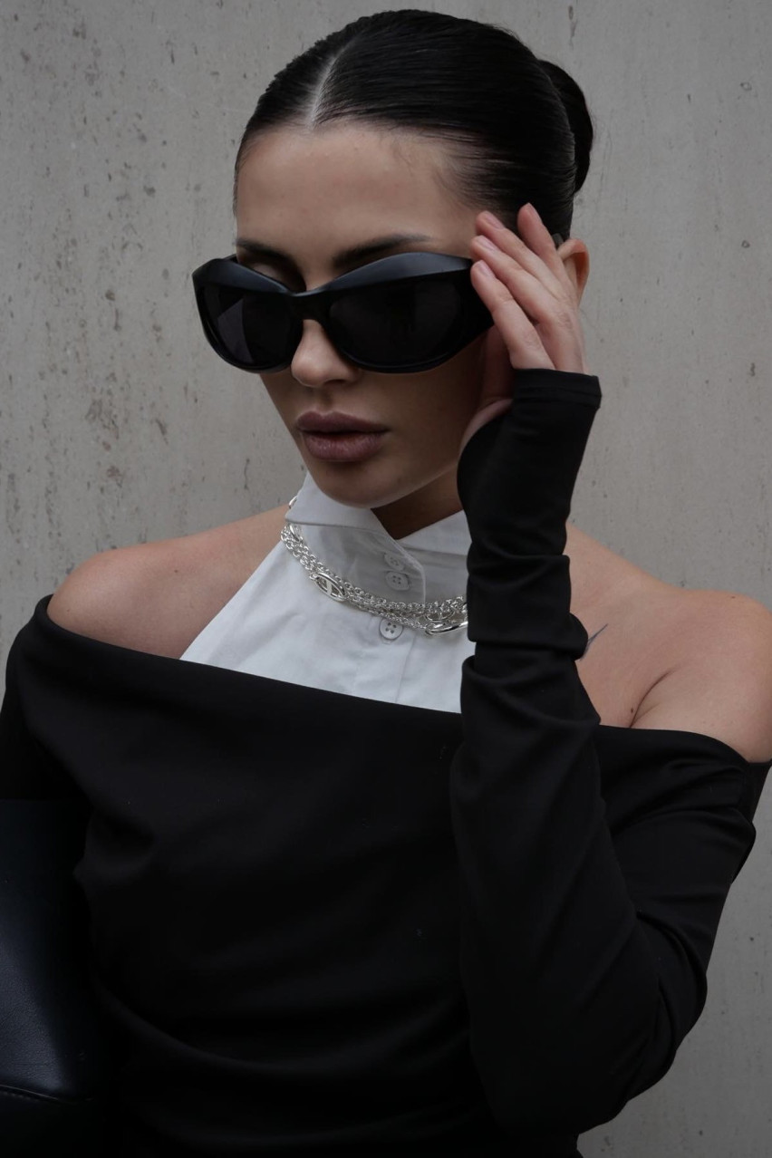 Чорна сукня максі з відкритими плечима LIBERTY