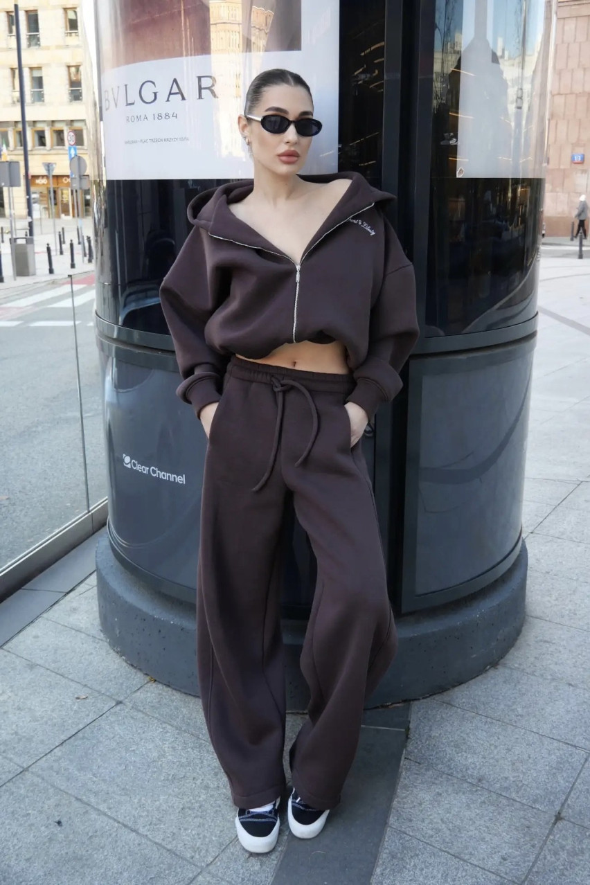 Шоколадный спортивный костюм LIBERTY