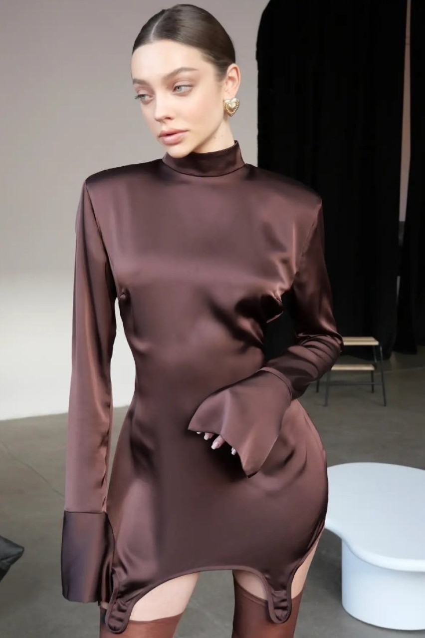 Шоколадное платье с декоративными защипами LIBERTY