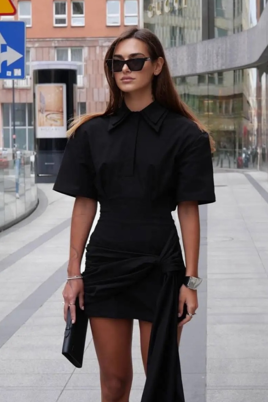 Чорна сукня з шлейфом та подвійним коміром LIBERTY