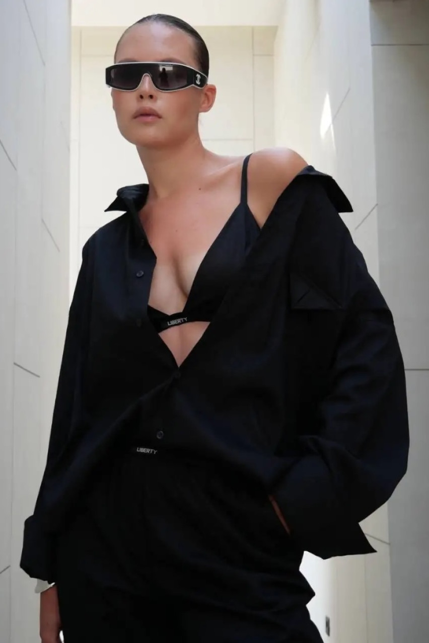 Чорний костюм-трійка з сорочкою LIBERTY