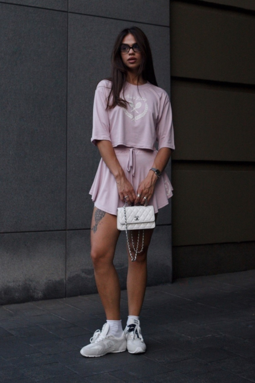 Розовый спортивный костюм с укороченной футболкой и юбкой-шортами LIBERTY