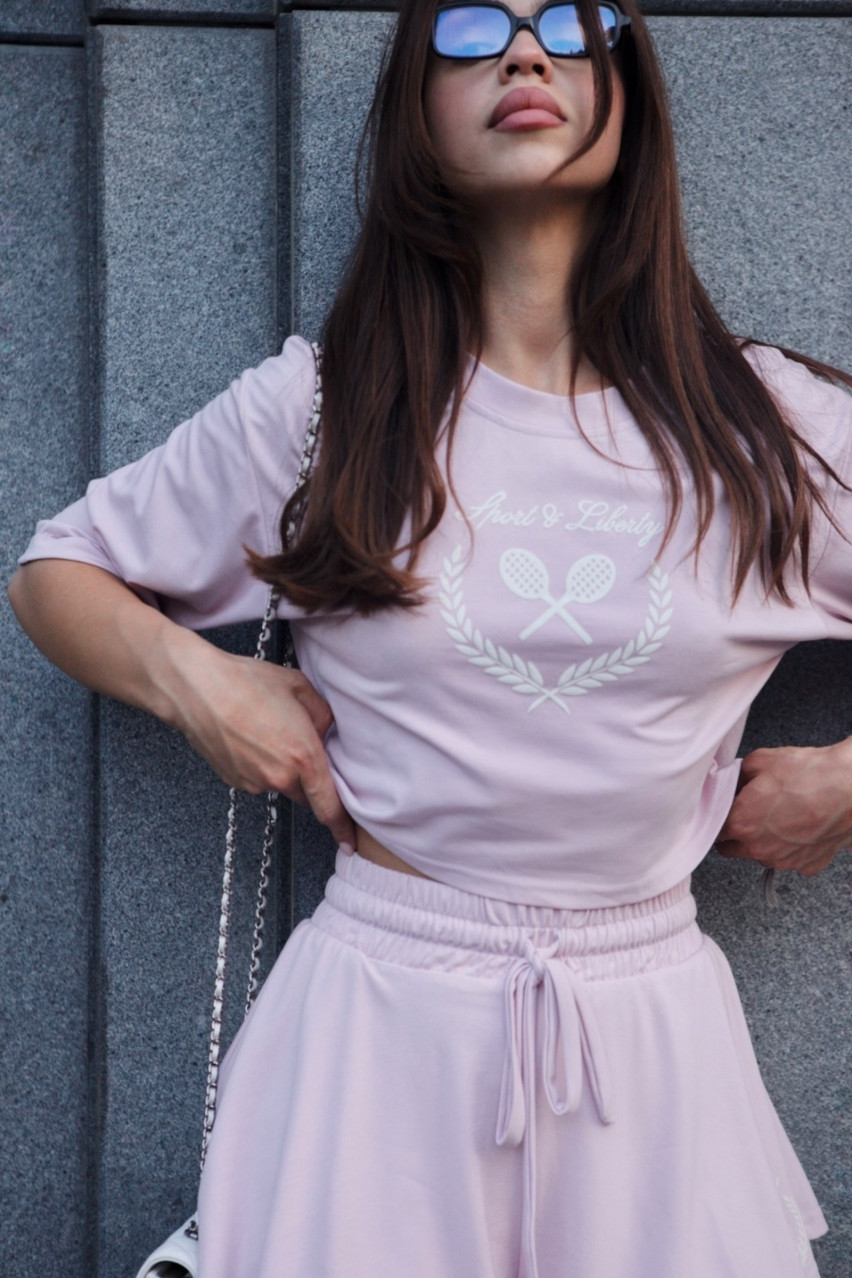 Розовый спортивный костюм с укороченной футболкой и юбкой-шортами LIBERTY