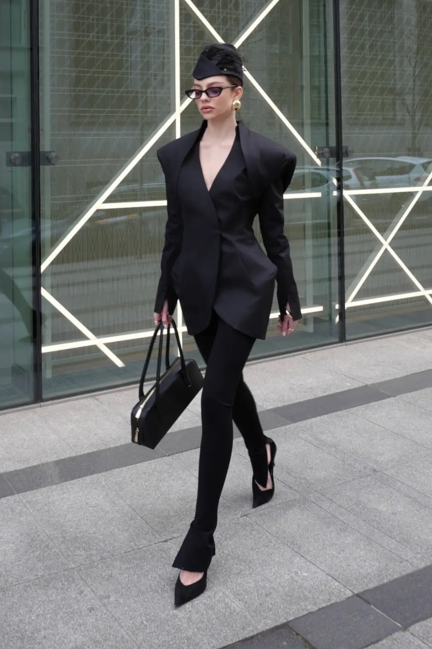 Черный пиджак-трансформер со съемными рукавами LIBERTY