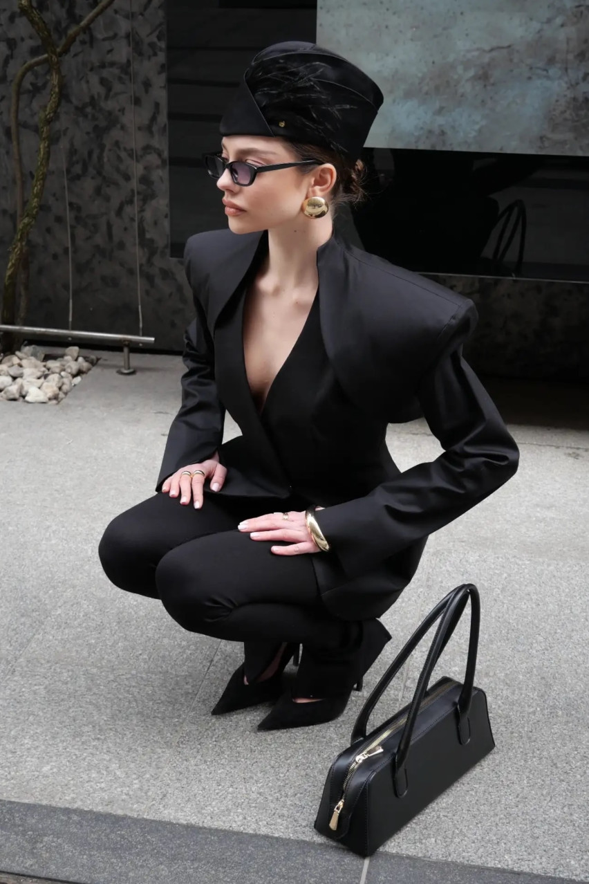 Черный пиджак-трансформер со съемными рукавами LIBERTY