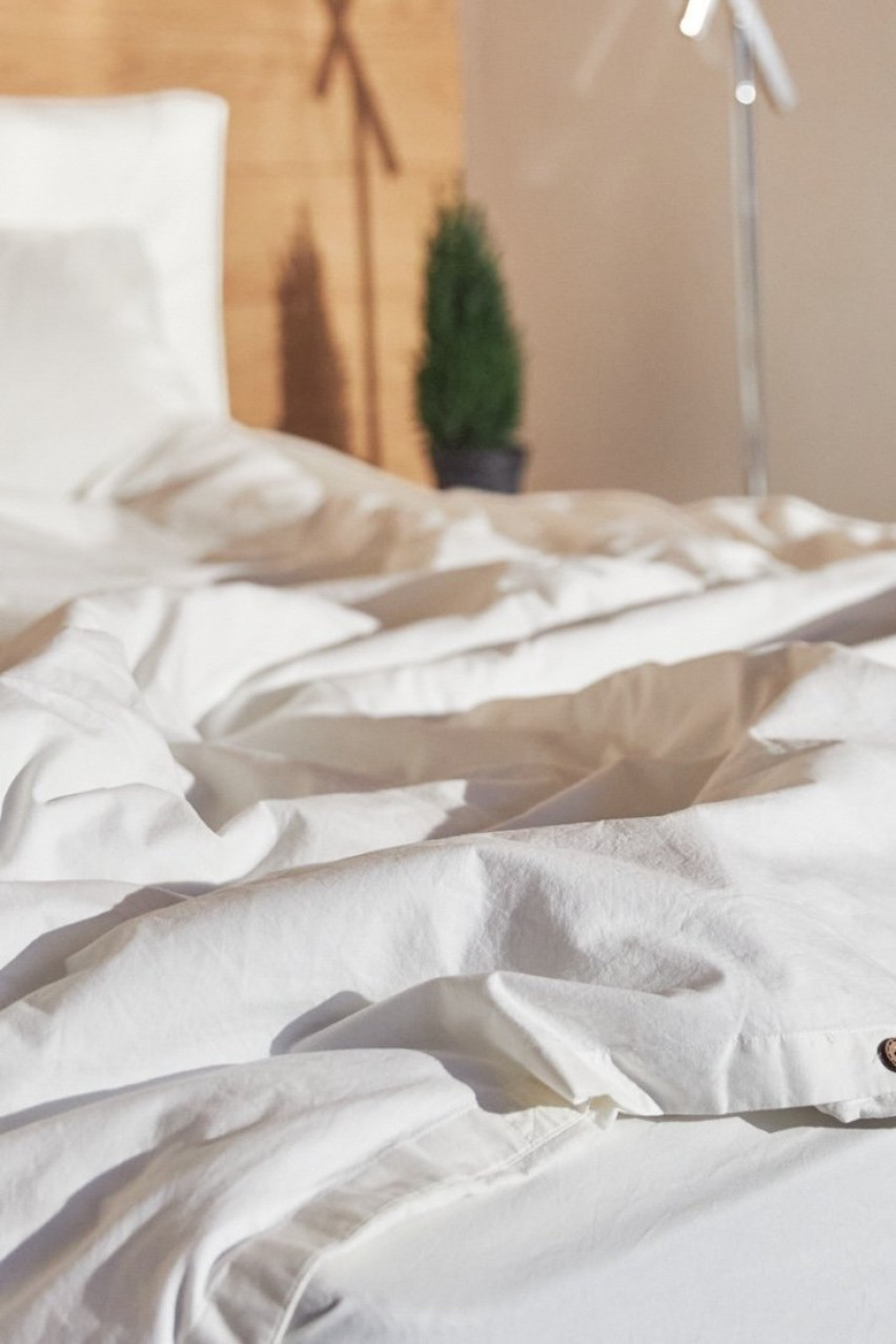 Комплект білої постільної білизни «Alps» (Євро на резинці 180х200) MONHOME