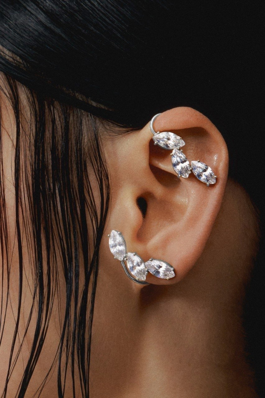 Серебряные кафы Cuff 01 с белыми фианитами -cuff-01-ts OMELIA