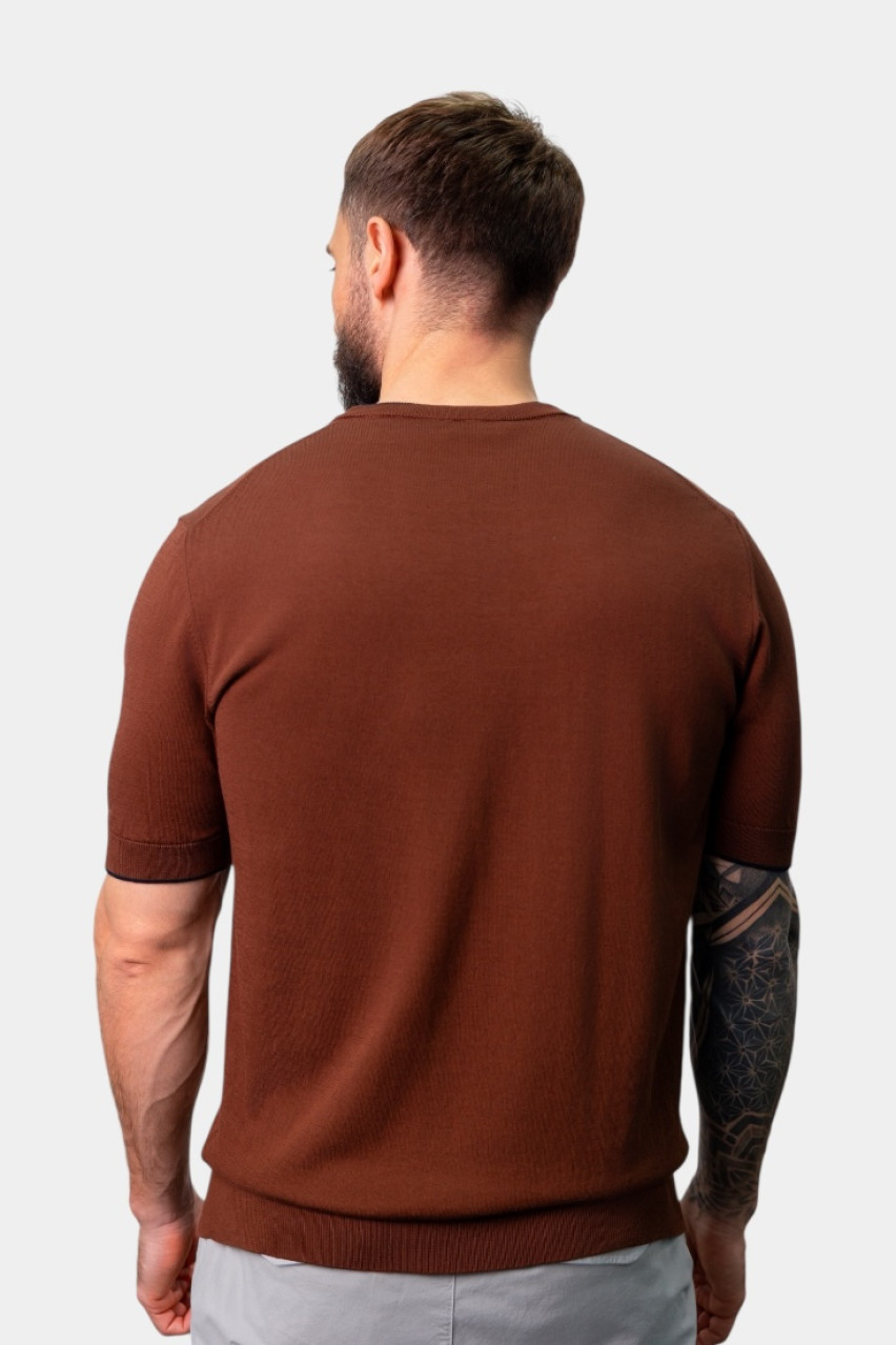 Коричнева вʼязана футболка з чорним кантом R59003F14-H9173-H54 Peserico