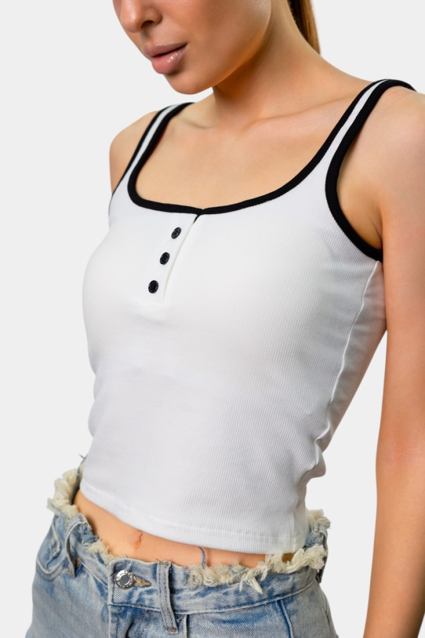 Белая майка с черным кантом и декоративными пуговицами 7742 C'est Monique