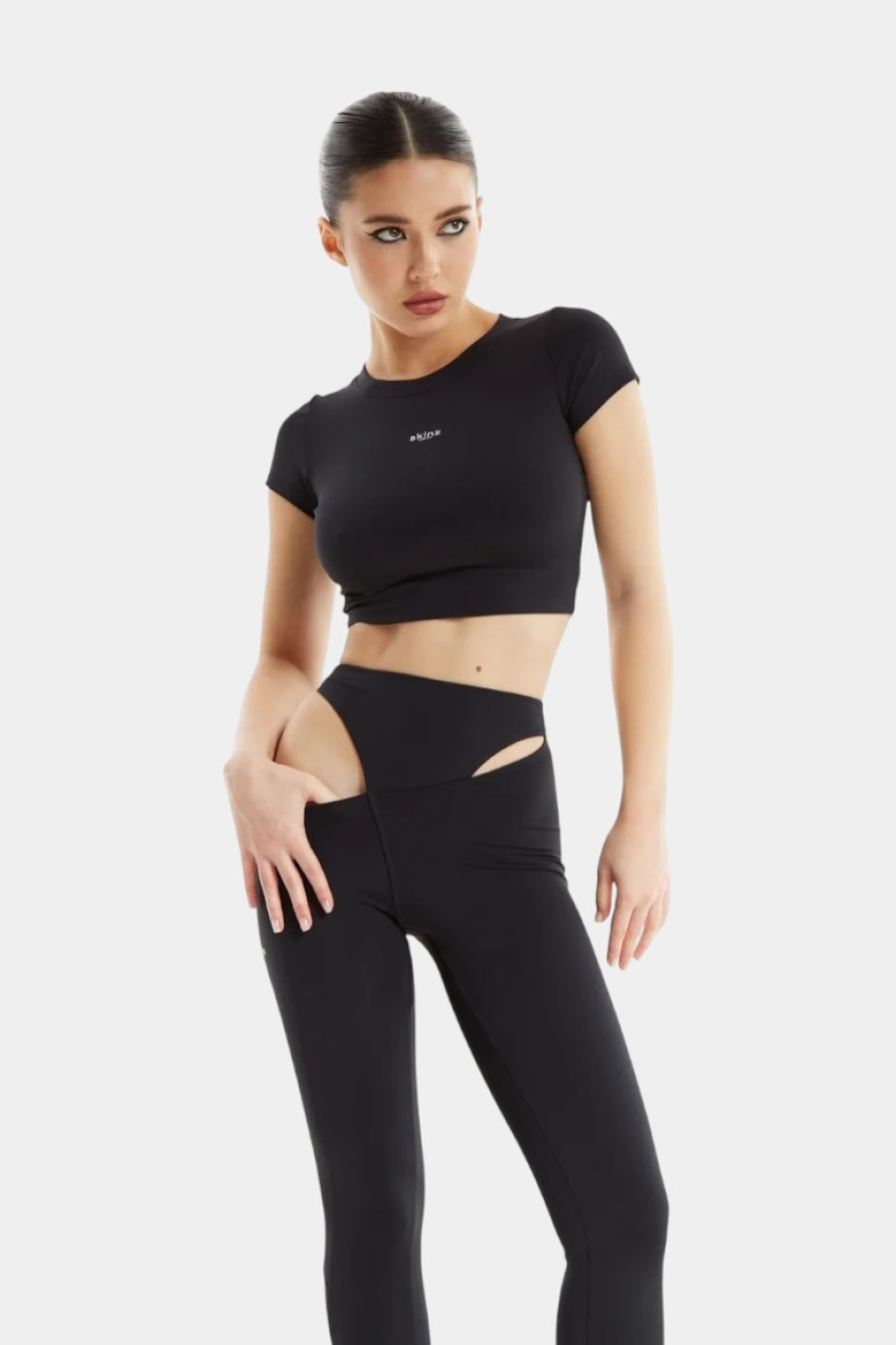 Черная укороченная футболка Skinz SKINZ