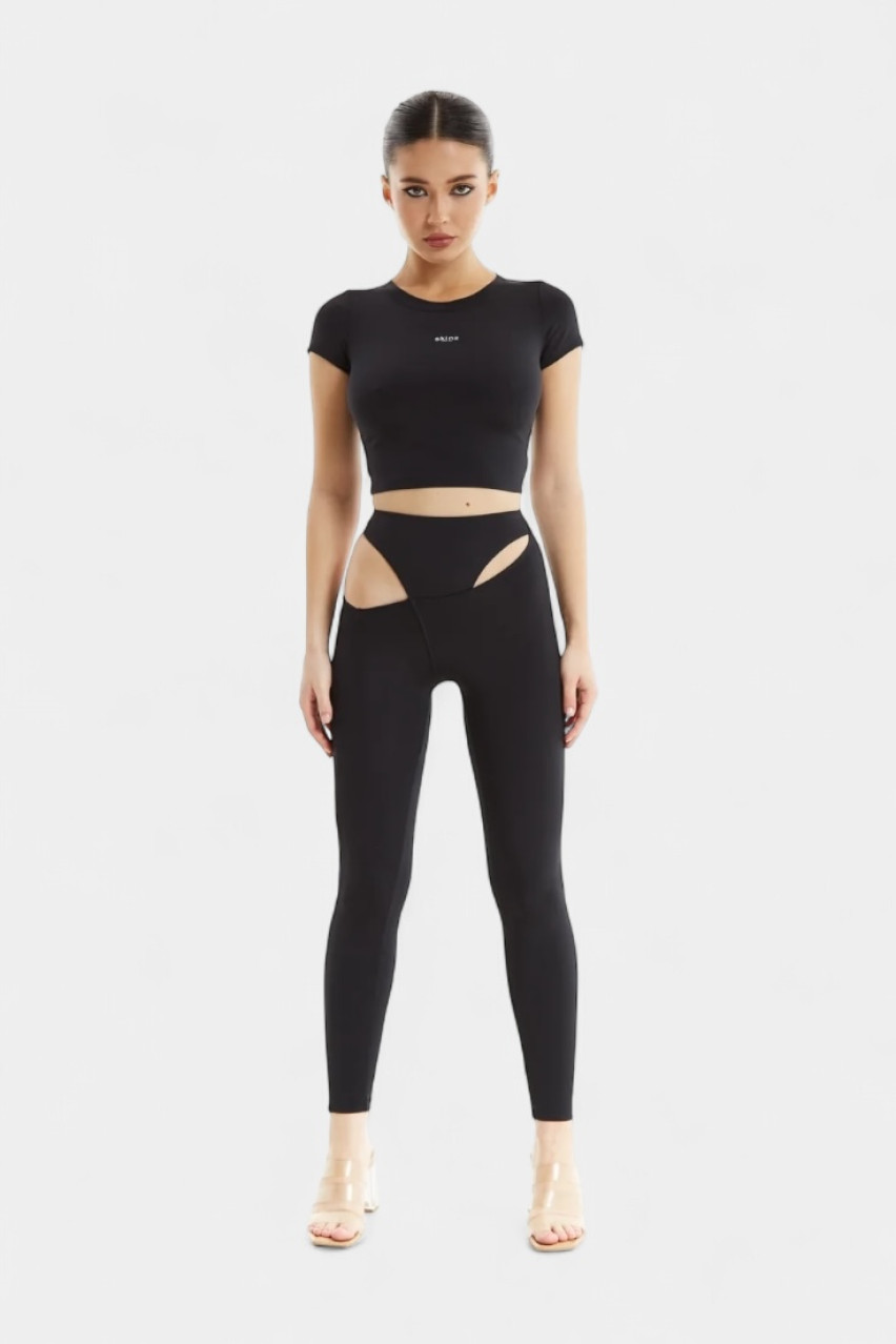 Черная укороченная футболка Skinz SKINZ