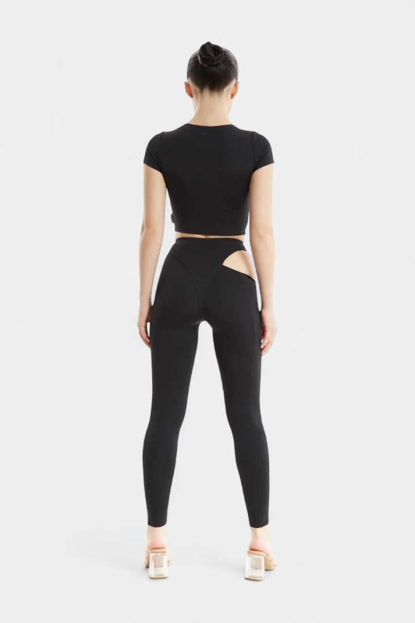 Черная укороченная футболка Skinz SKINZ