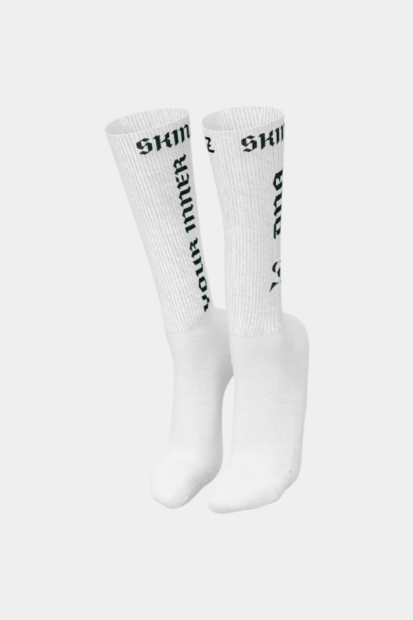 Білі шкарпетки Stacks з чорними надписами SKINZ