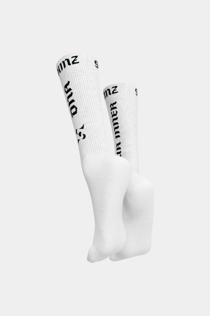 Білі шкарпетки Stacks з чорними надписами SKINZ