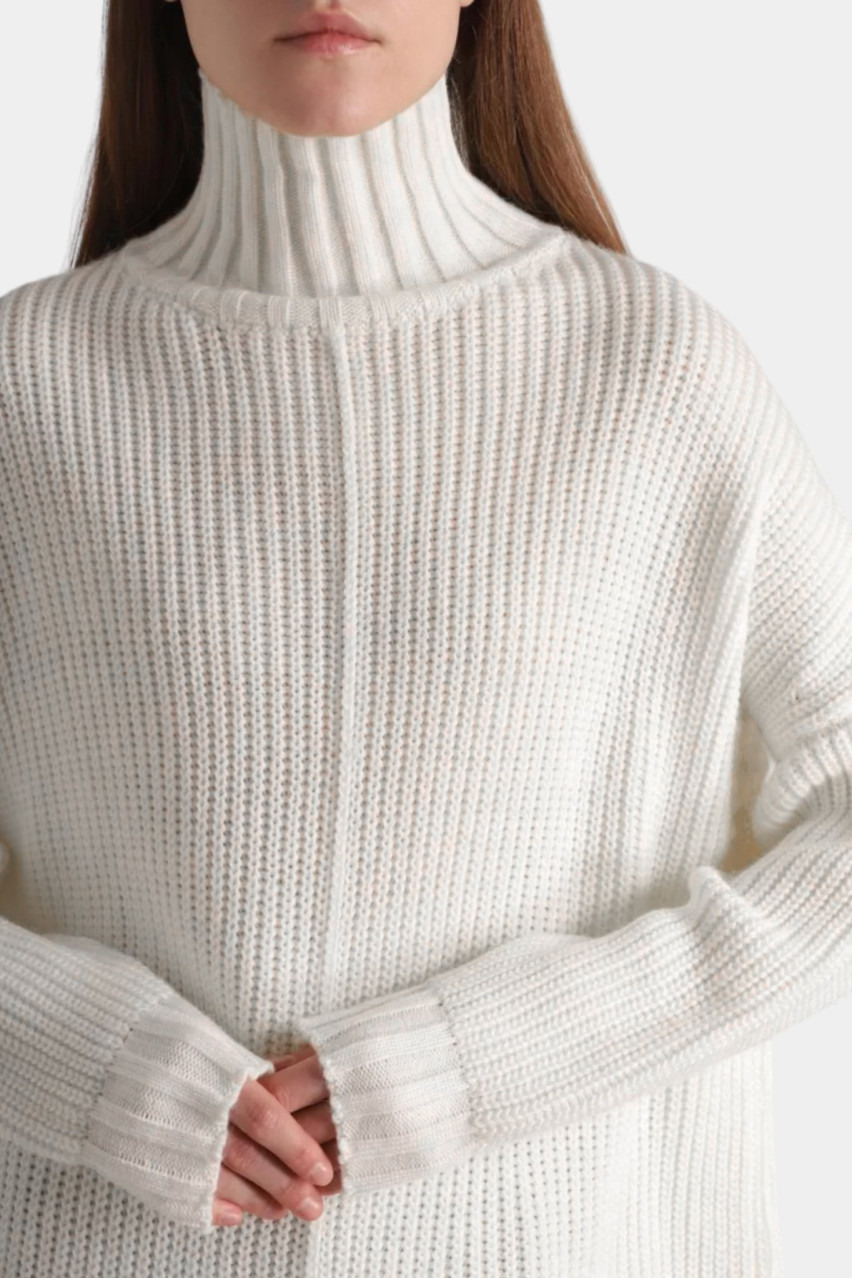 Молочный свитер под горло SMR24-05 T.Mosca