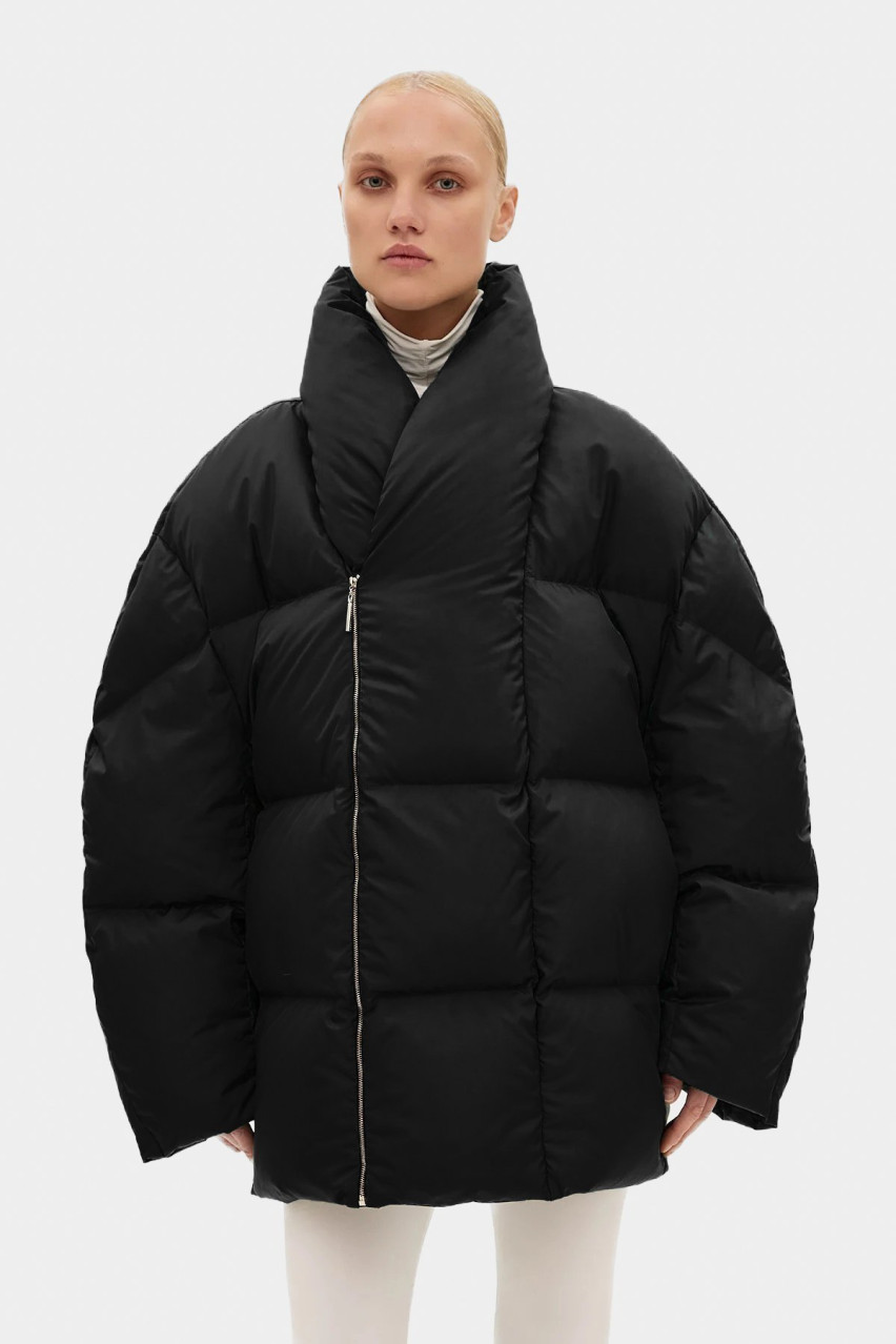 Чорний пуховик The Warm