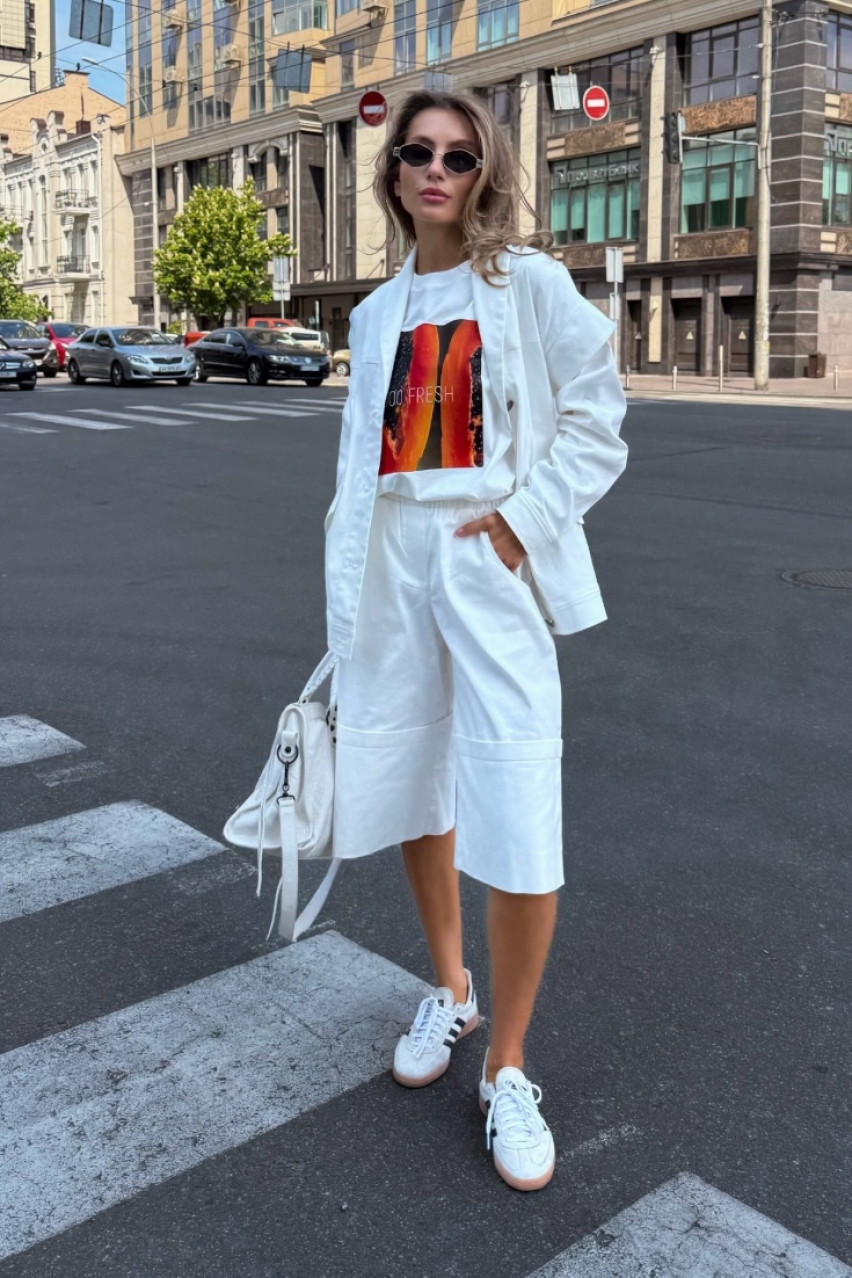 Белые шорты-бермуды VLADOVA