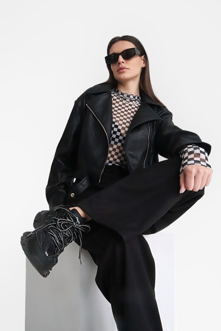 Чёрно-белый лонгслив